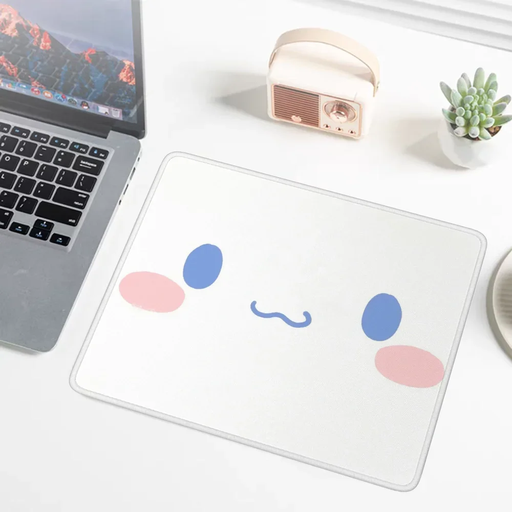 

Простой коврик для мыши Sanrio Cinnamoroll с героями мультфильмов, аксессуары для игрового ПК, милый маленький кожаный коврик для клавиатуры для геймеров на столе