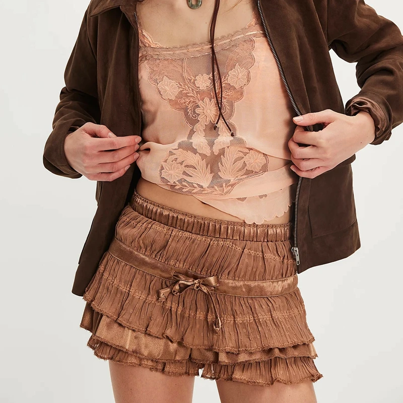 Combhasaki, pantalones cortos de satén de tiro bajo Y2k con volantes y volantes en capas para mujer, Mini calzoncillos tipo bóxer esponjosos de encaje