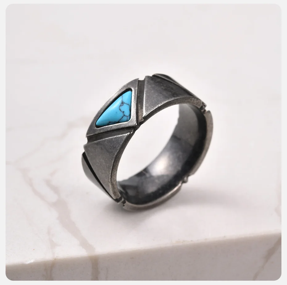 Vnox Retro-Herrenring aus Edelstahl, Vintage-Band mit dreieckigem Türkis-Einlage, hypoallergener Schmuck, Geschenk für Ihn, für den täglichen Gebrauch und Partys – Detail 6