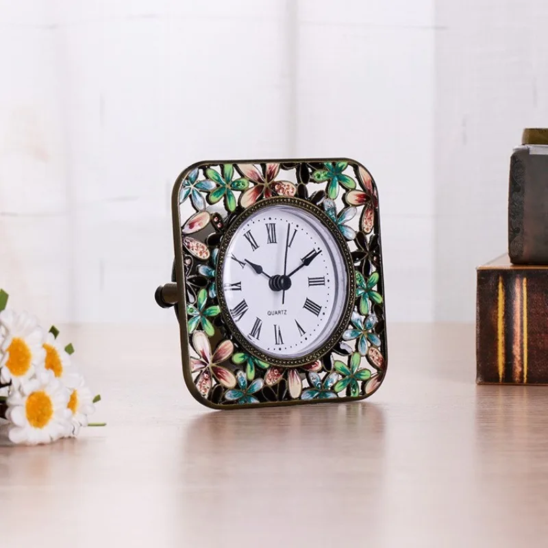 Nordic Vintage Enamel Rhinestone Mini Table Clock, Simple Rustic Desktop Decor for Home Tabletop Arrangement
