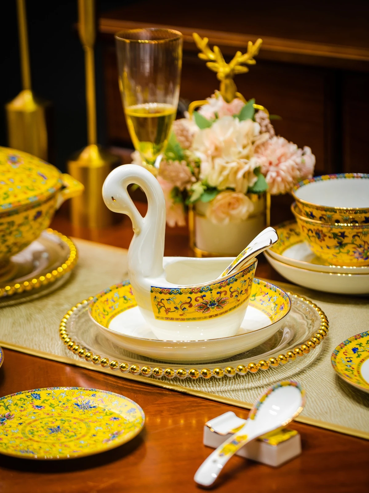 Jingdezhen Household Chinese Court Enamel Dishes Chinese Complete Crockery and Ceramic Tableware Set