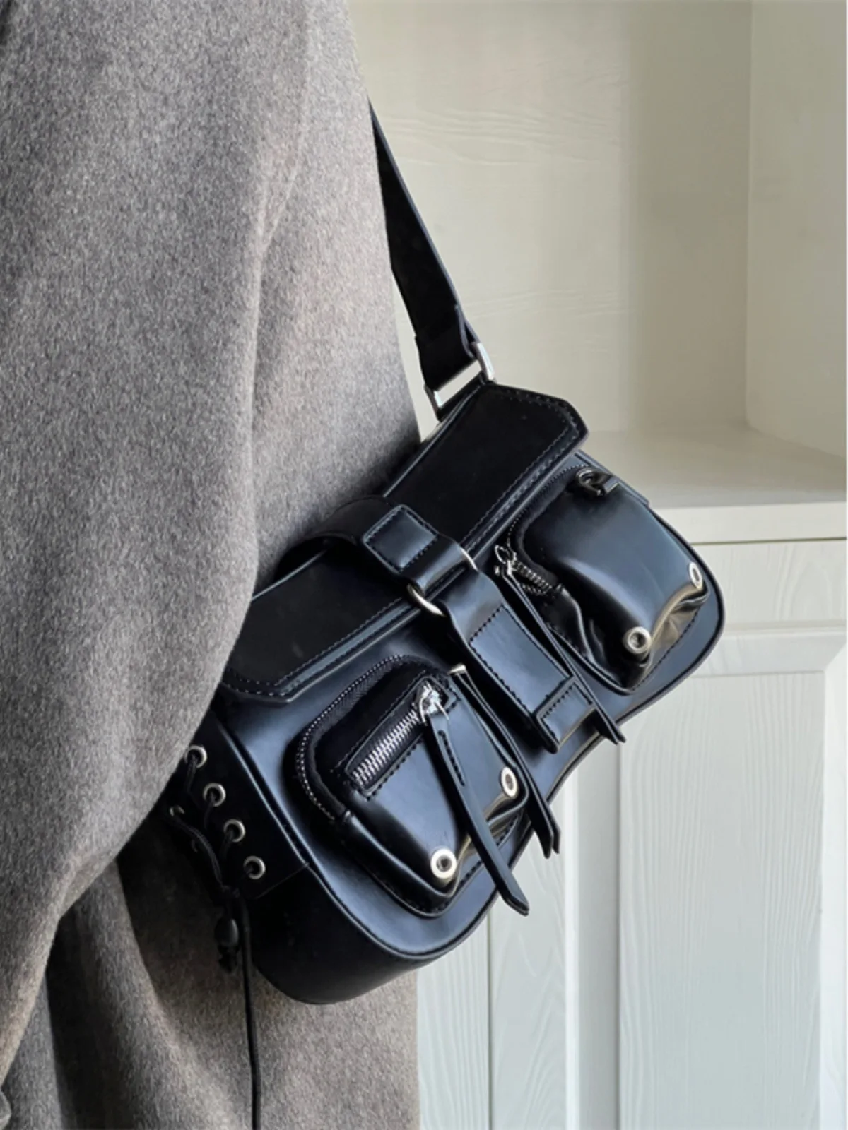 

Fashion Underarm Bag French Stick Bag Women's 2026 New Luxury Design Motorcycle Bag Shoulder Bag Crossbody Bag Black Blue