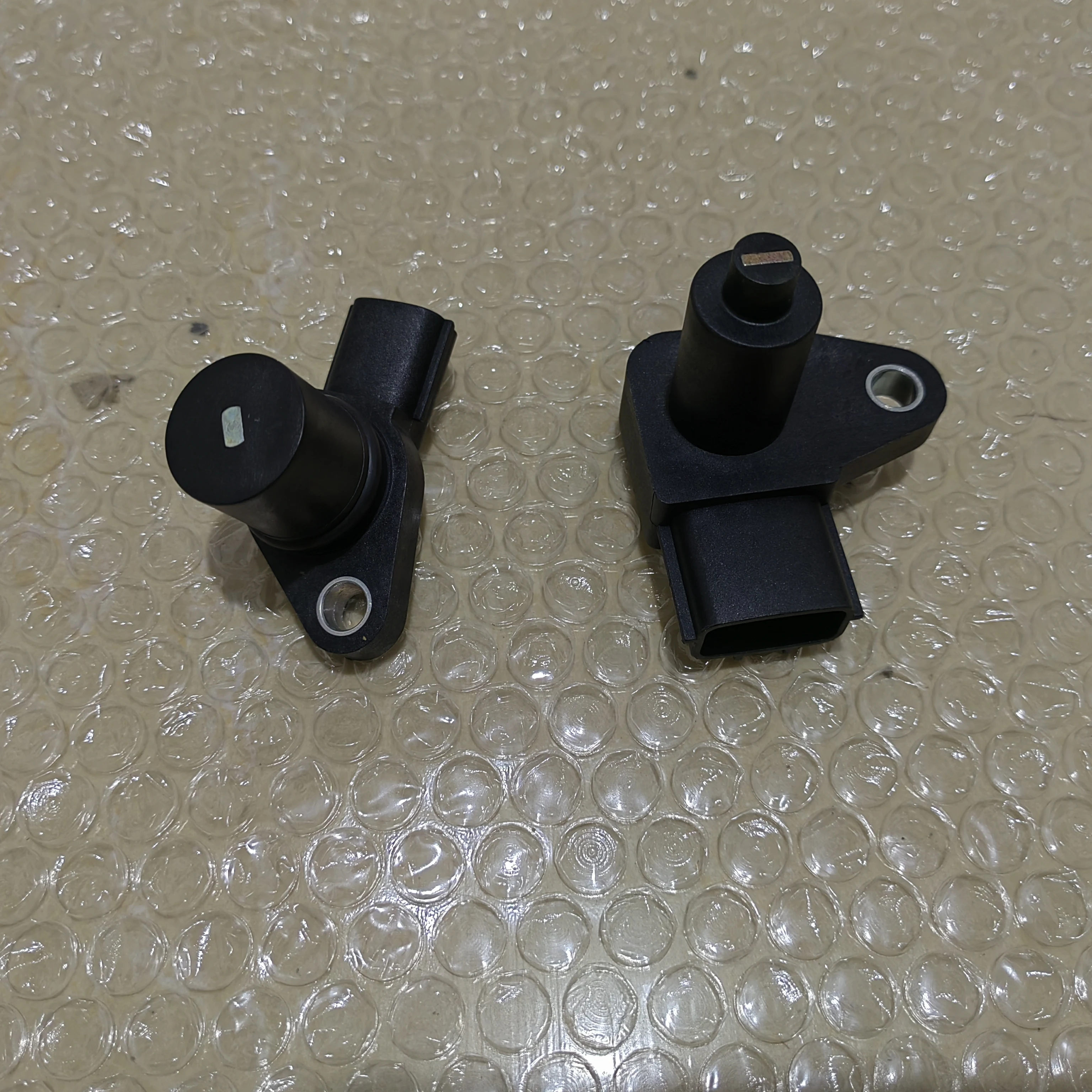 

Engine Camshaft or Crankshaft Position Sensor for Infiniti I30 1996-2001Nissan Maxima 1995-2001