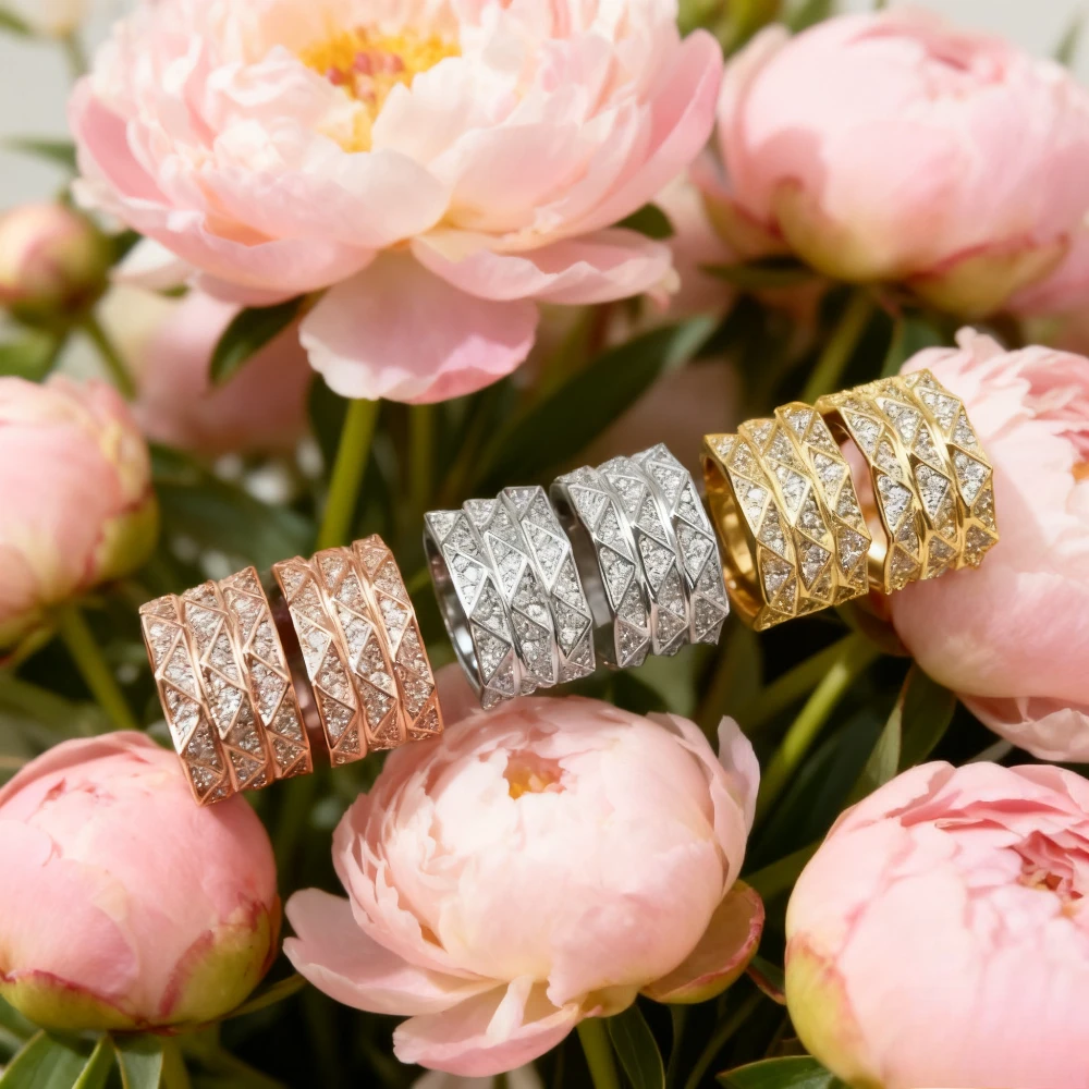 

Модные аксессуары 2025 года, французские роскошные треугольные ромбы, 3-рядные женские серьги, высококачественный муассанит, сверкающий подарок