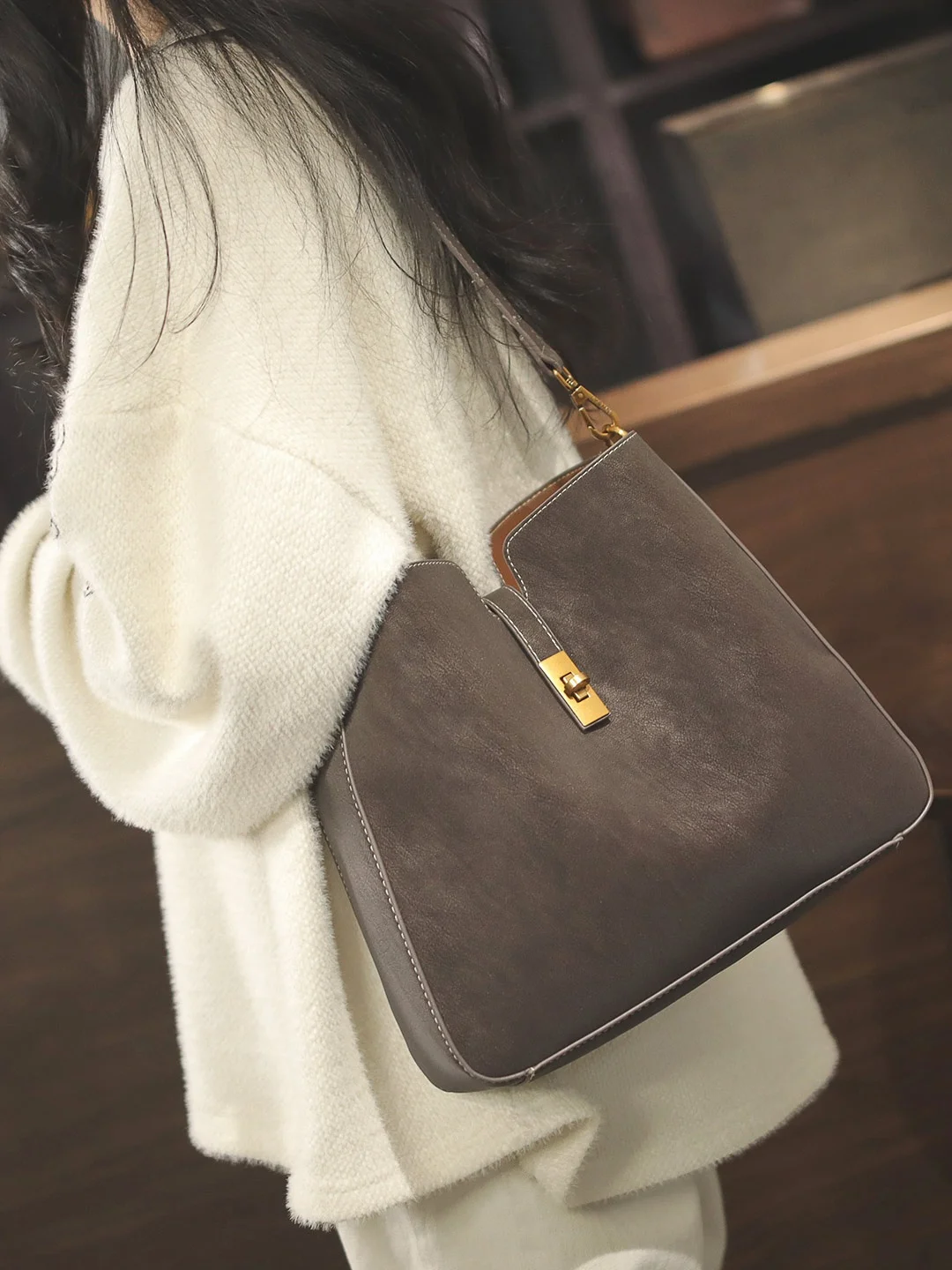 

Большая вместительная женская сумка-ведро через плечо, повседневная универсальная сумка для работы из мягкой искусственной кожи, однотонная деловая сумка