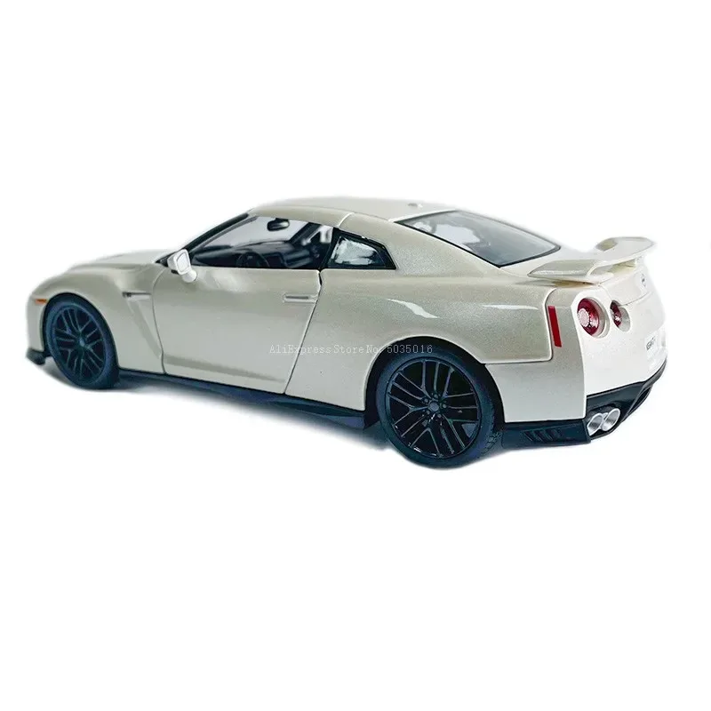 Bburago 1:24 2017 Nissan Ares GT-R coche de carreras de aleación vehículo de lujo Diecast coches extraíbles modelo juguete colección regalo