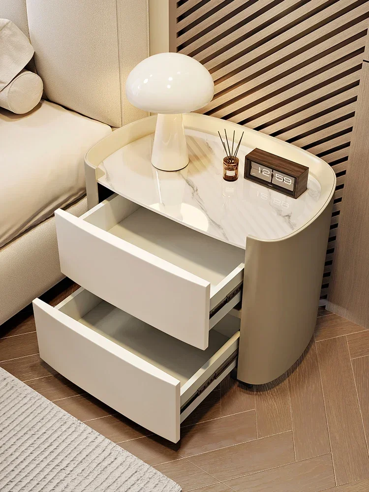 طاولة بجانب السرير من الخشب الصلب الجديد لعام 2024، طاولة بجانب السرير فاخرة لغرفة النوم الراقية، خزانة تخزين بسيطة وحديثة