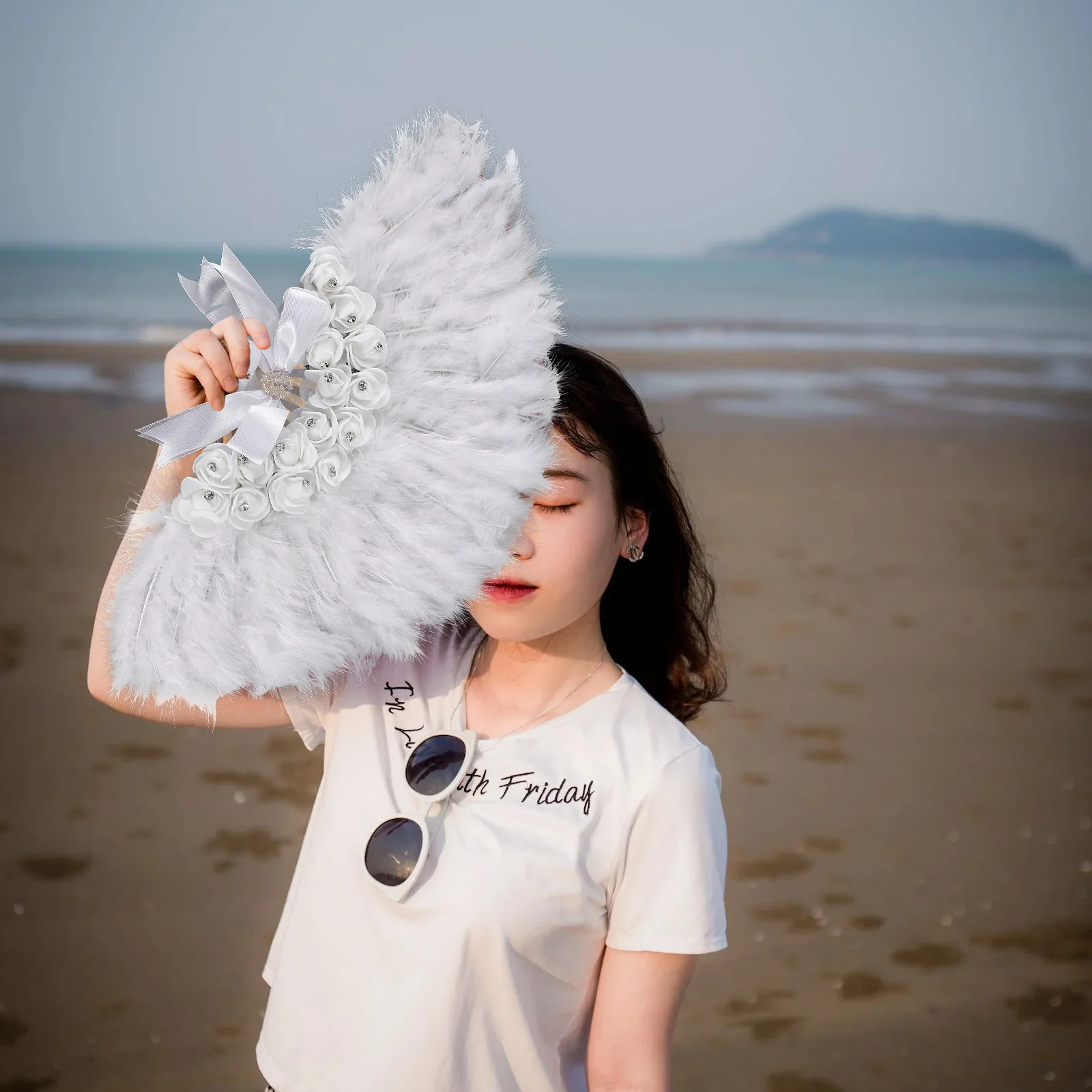 

Wedding Bride Fan Delicate Plume Design Handheld Fan for Women Perfect for Masquerade Dance Show Wall Hanging Decoration Prop