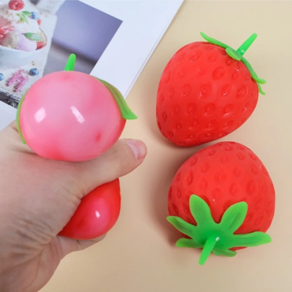 Bola antiestrés de fresa, juguetes blandos para adultos y niños, juguete para apretar de crecimiento lento, juguetes sensoriales antiansiedad para regalos de navidad