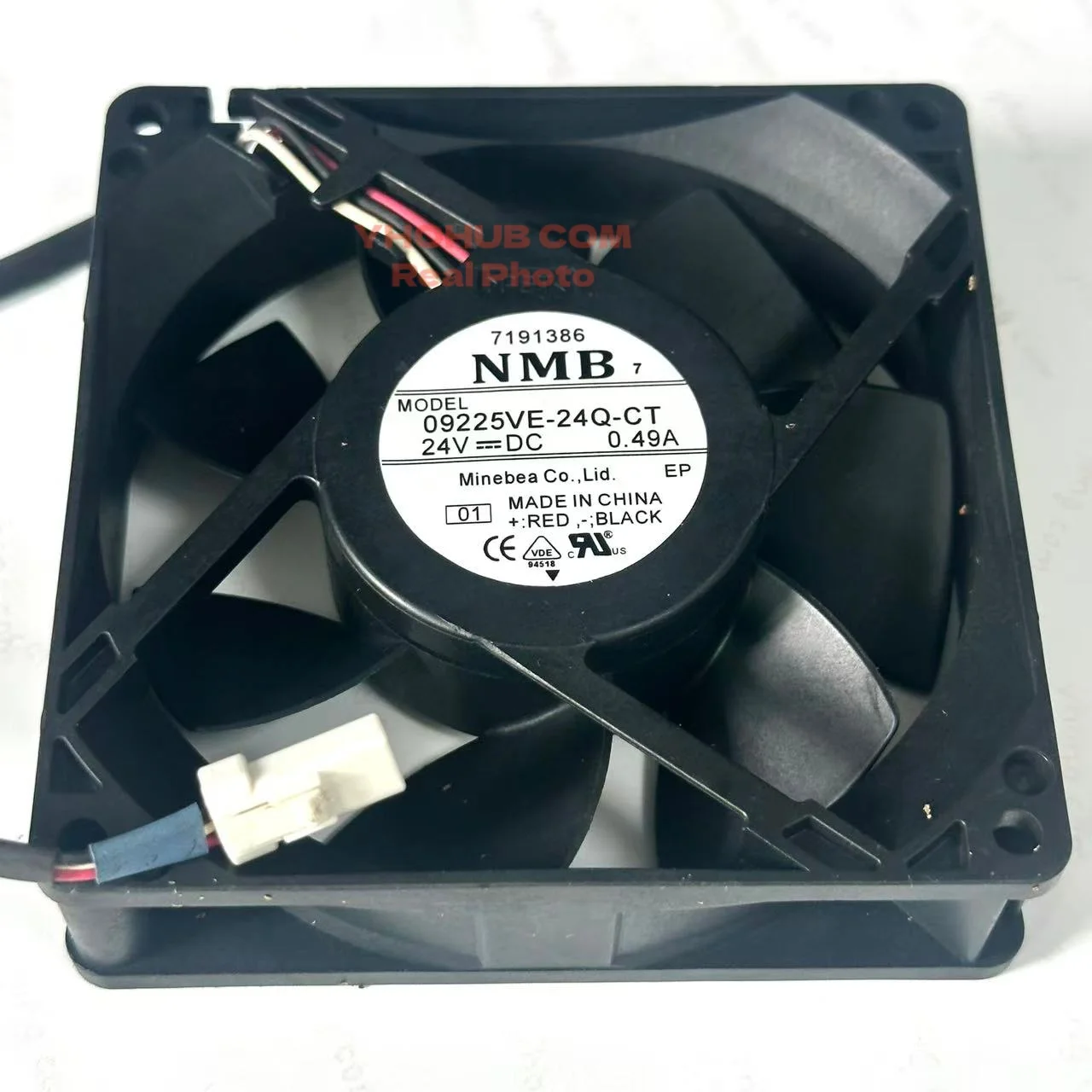 

NMB-MAT 09225VE-24Q-CT 01 DC 24V 0.49A 90x90x25mm 3-Wire Cooling Fan