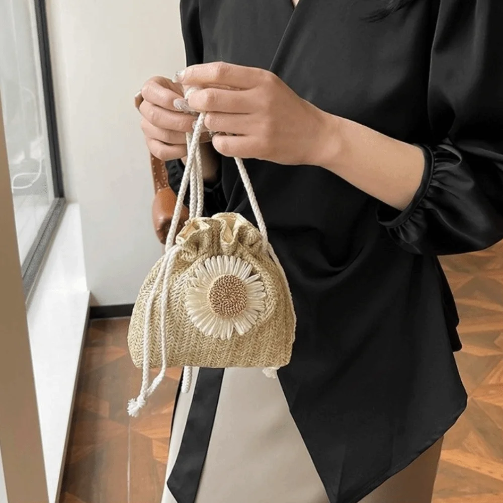 New Drawstring Closure Woven Straw Bag Multi-Functional Bohemian Bucket Bag Strap Mouth Flower Design Drawstring Bag Vacation