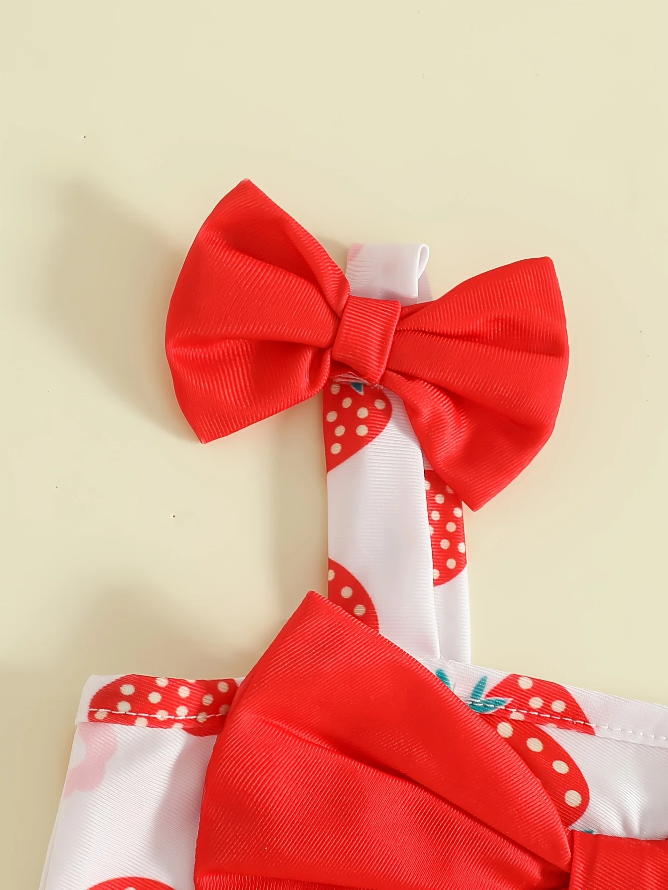 Baby-Mädchen Sommer-Badeanzug-Set 3D-Schleife Erdbeer-Print Träger-Badeanzug mit Fruchtschleifen-Hut Kleinkind Strand-Urlaubs-Outfit – Detail 3
