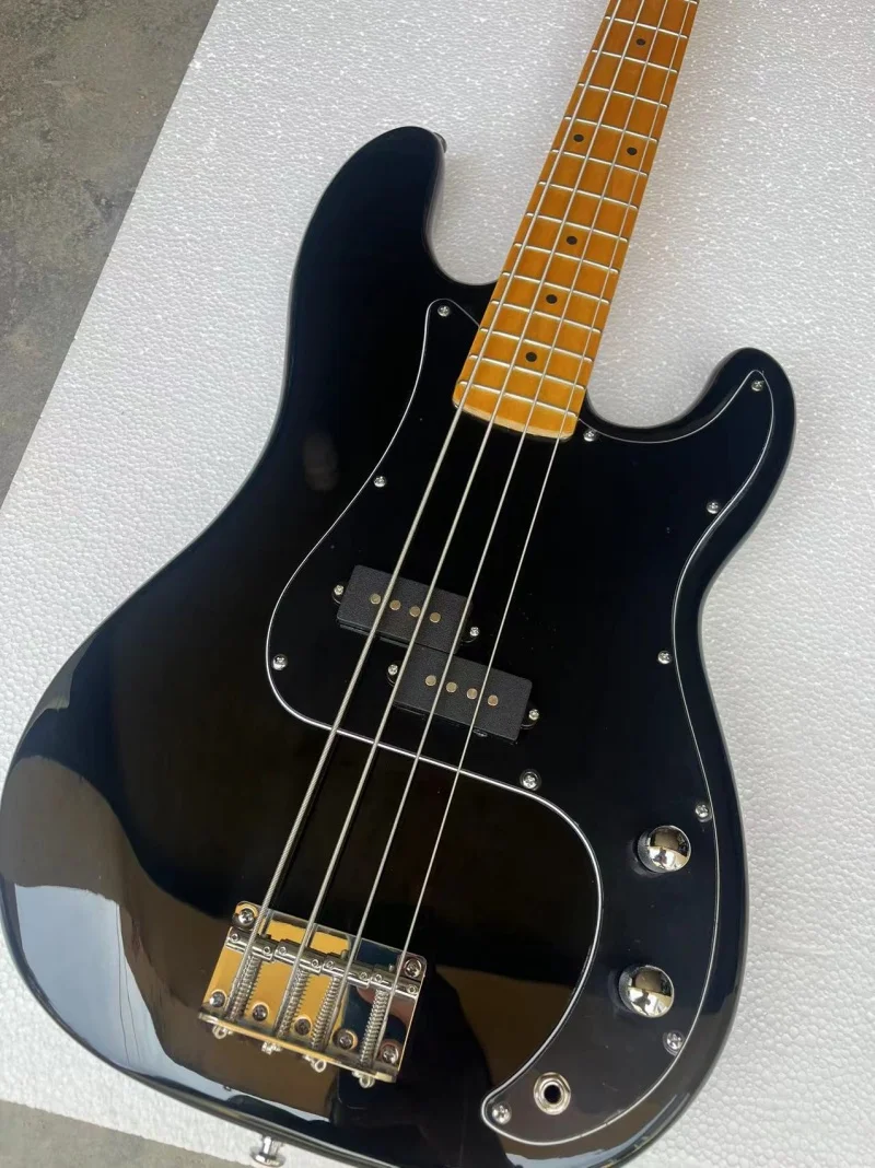 High quality 4-string P bass，Matte yellow neck，Black high gloss body，Black pickpocket，Silver hardware，free delivery