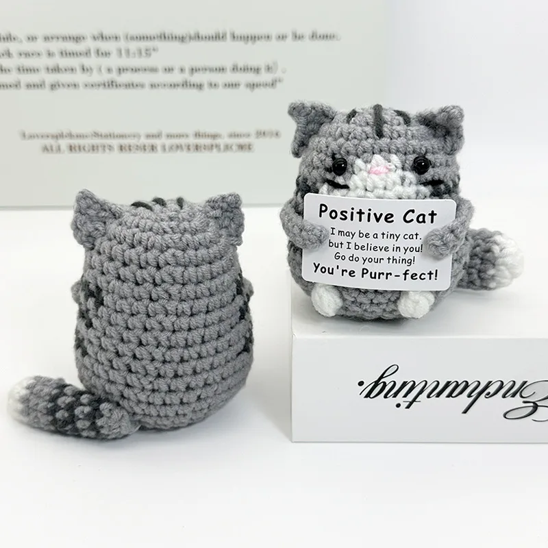 Adornos de gato de la suerte, decoración de oficina, regalos invisibles para amigos, muñeca de gato de ganchillo tejida hecha a mano, energía positiva, habitación del hogar, Navidad