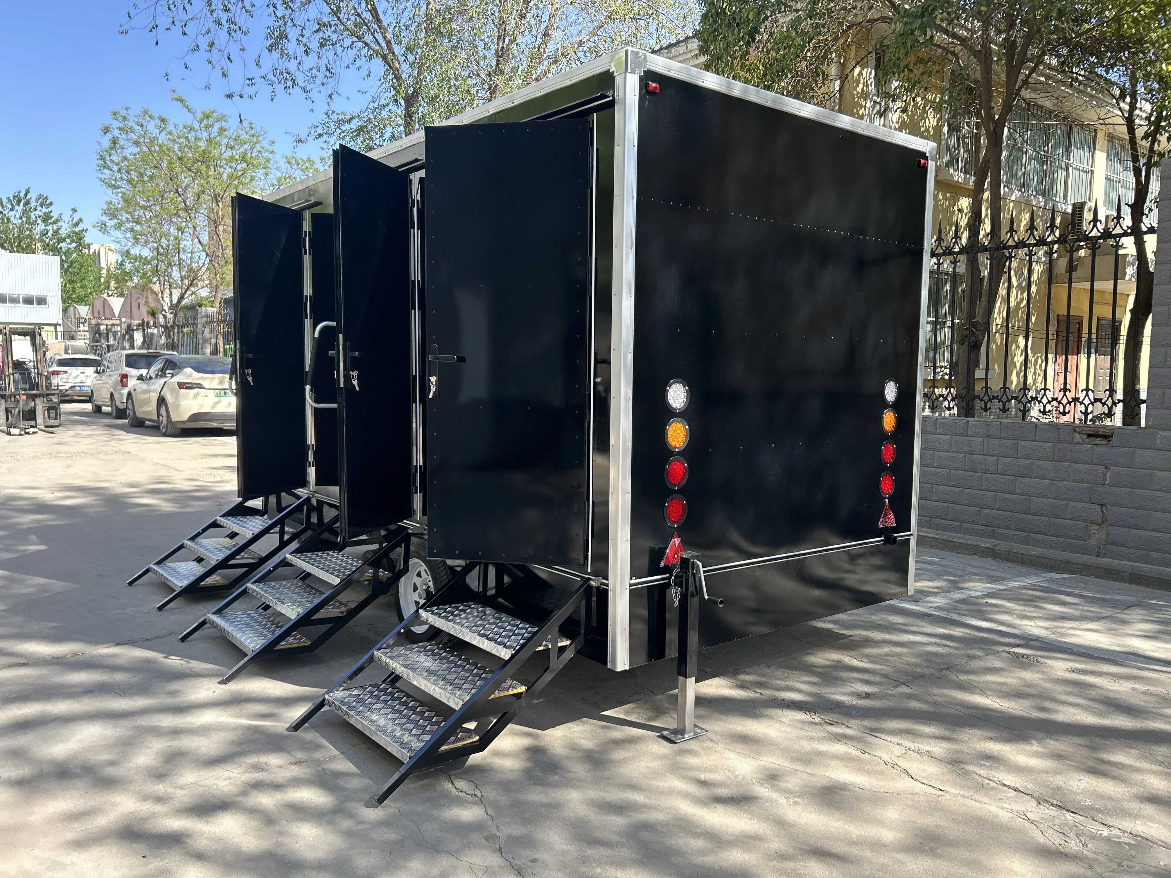 

Vip 3 Stalls Restroom Trailers Restroom Portable Washroom Toilet Shower Mobile Plastic Camping Outdoor