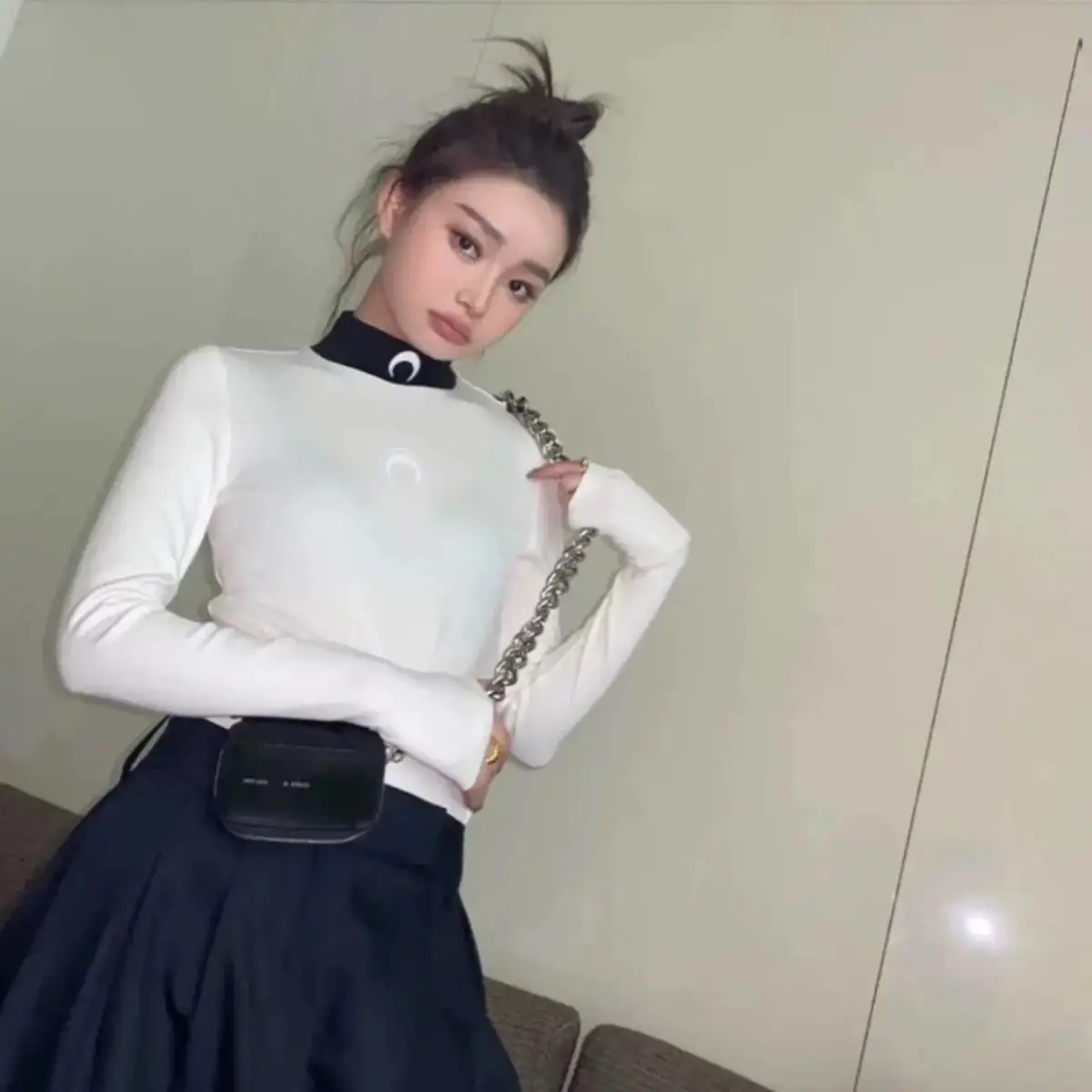 

Slim Fit Tshirt Women Long Sleeve Korean Base Top Semi High Neck Color Blocked Moon Print Fashion Sunscreen Classic Versatile