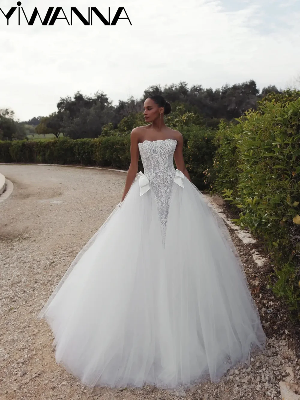 

White Detachable Train Lace Wedding Dress Strapless Elegant Beaded Long Bridal Gown Customized Dreamy Backless Dresses For Bride