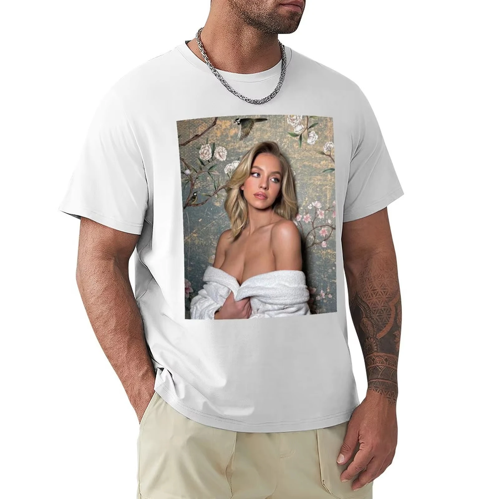 تي شيرت سيدني سويني آرت، قمصان برسومات علوية للرجال