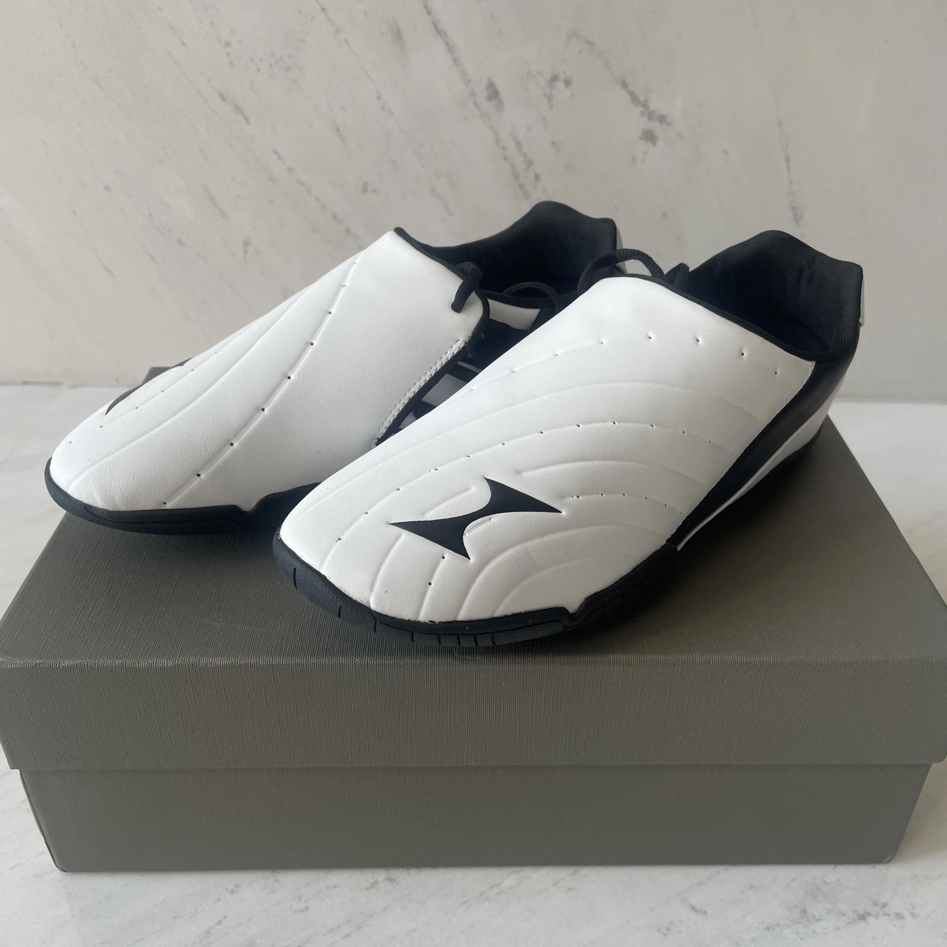 

Unisex Comfortable Wushu Shoes Professional Wushu Shoes Men's Women's Soft Sole Taiji Shoes Double White Taekwondo Shoes