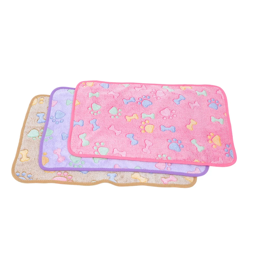 3 szt. Miękkie i wytrzymałe koce polarowe dla zwierząt, małe rozmiary dla szczeniąt, kociąt, psów i kotów, urocze koce dla psów z kreskówkowymi wzorami, nadające się do prania.