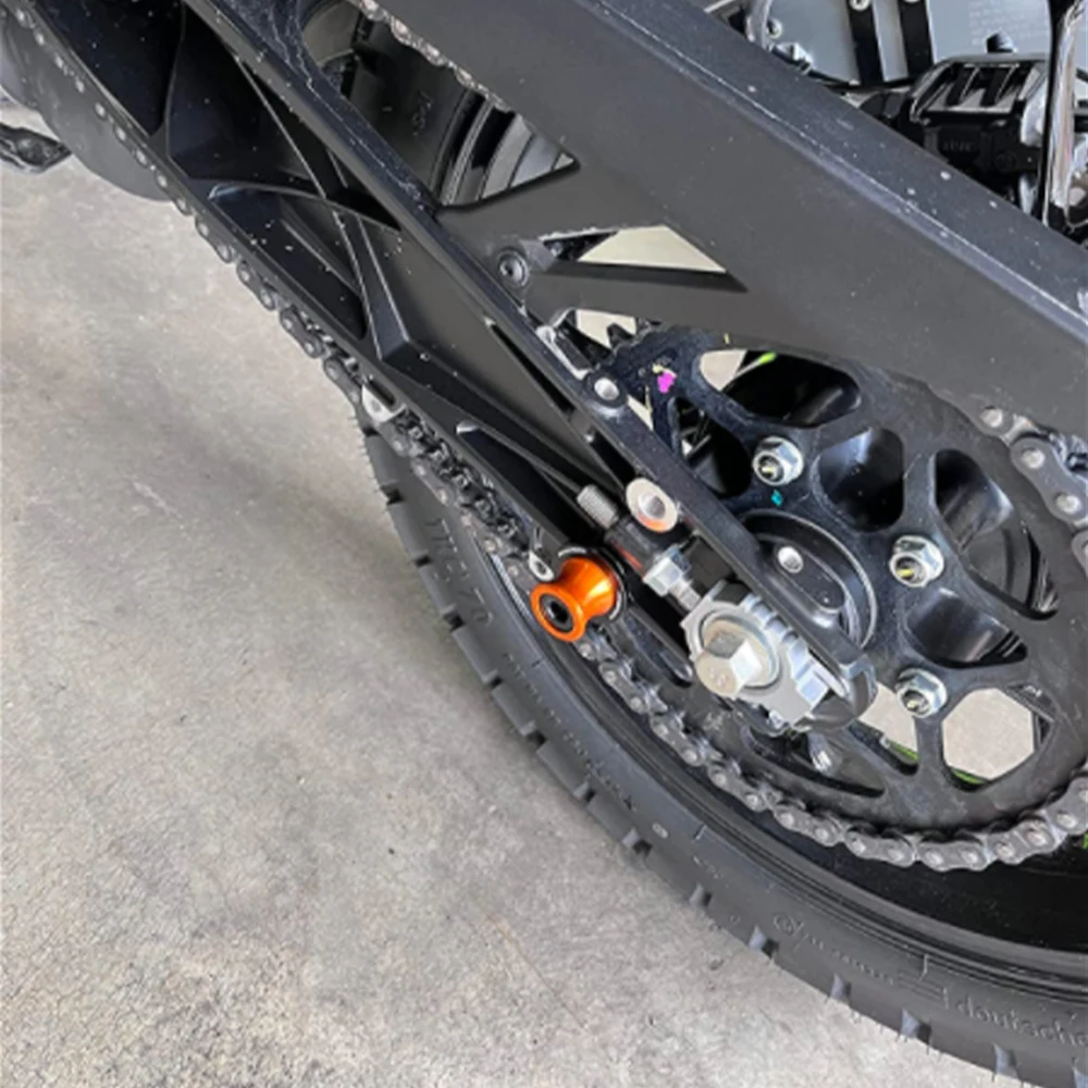 2026 ل 690 SMC R 690 إندورو R Duke 690 Duke 390 SMCR 390 مغامرة دراجة نارية CNC Swingarm بكرة المتزلجون حامل المسمار الإطارات قبعات