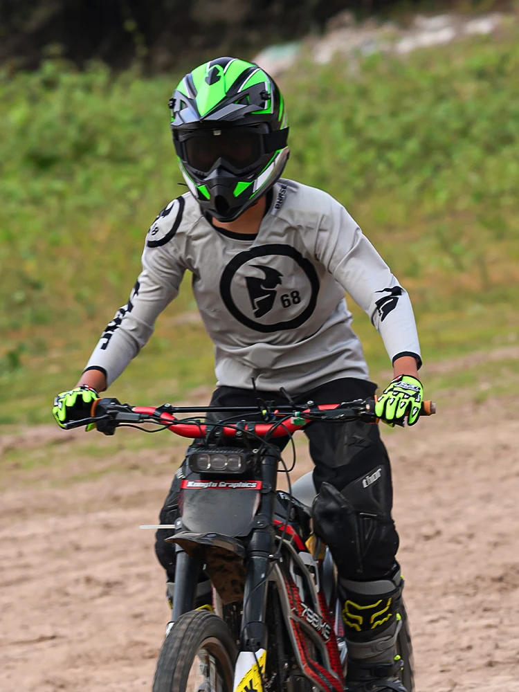 AliExpress Roozo Child Motocross Helmet Boys Girls Motorcycle Helmets for Quad ATV UTV Dirt Bike Meets DOT Standards with Goggles and Gloves