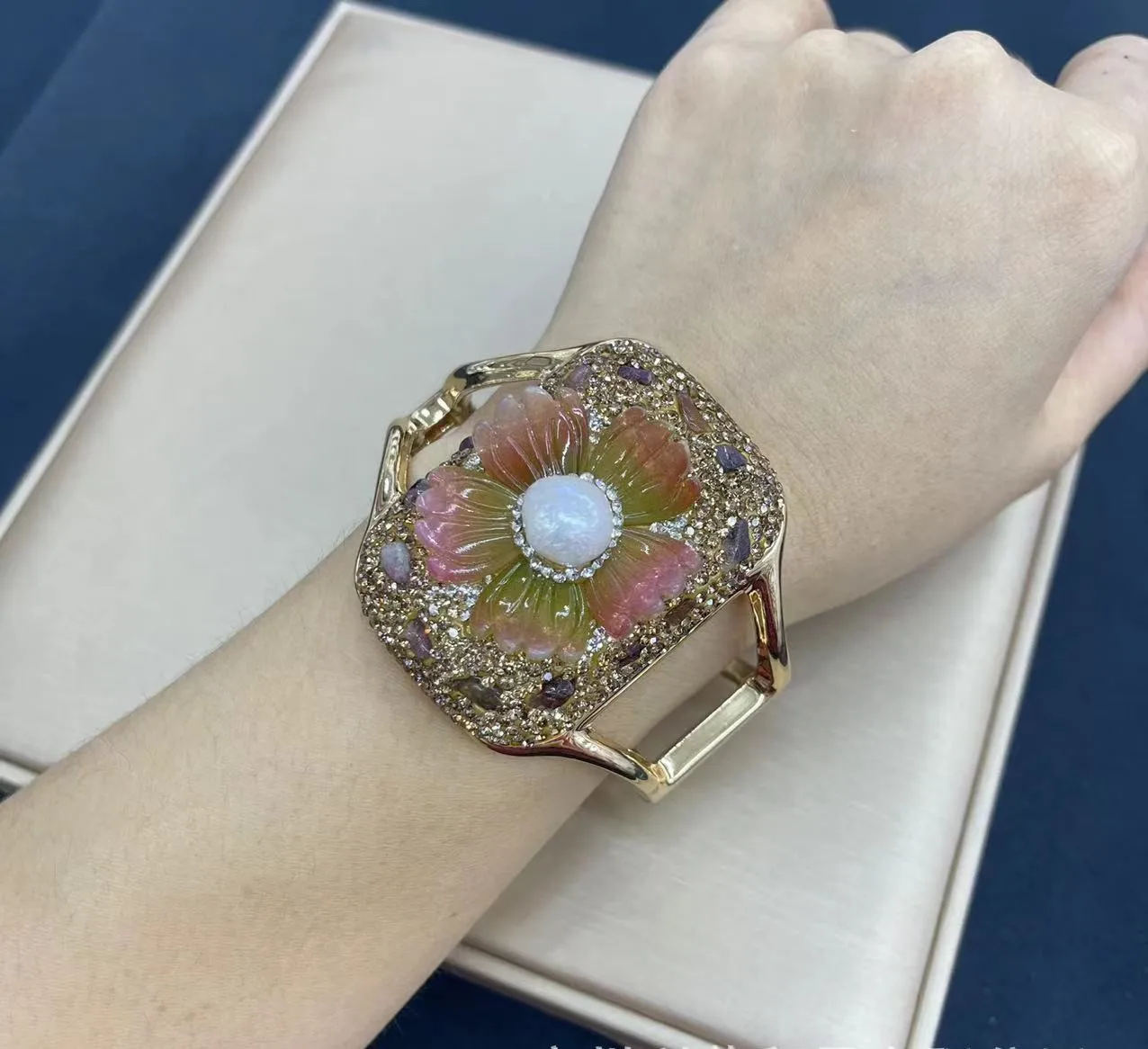 Glass tourmaline flower inlaid with natural small gravel living mouth bracelet