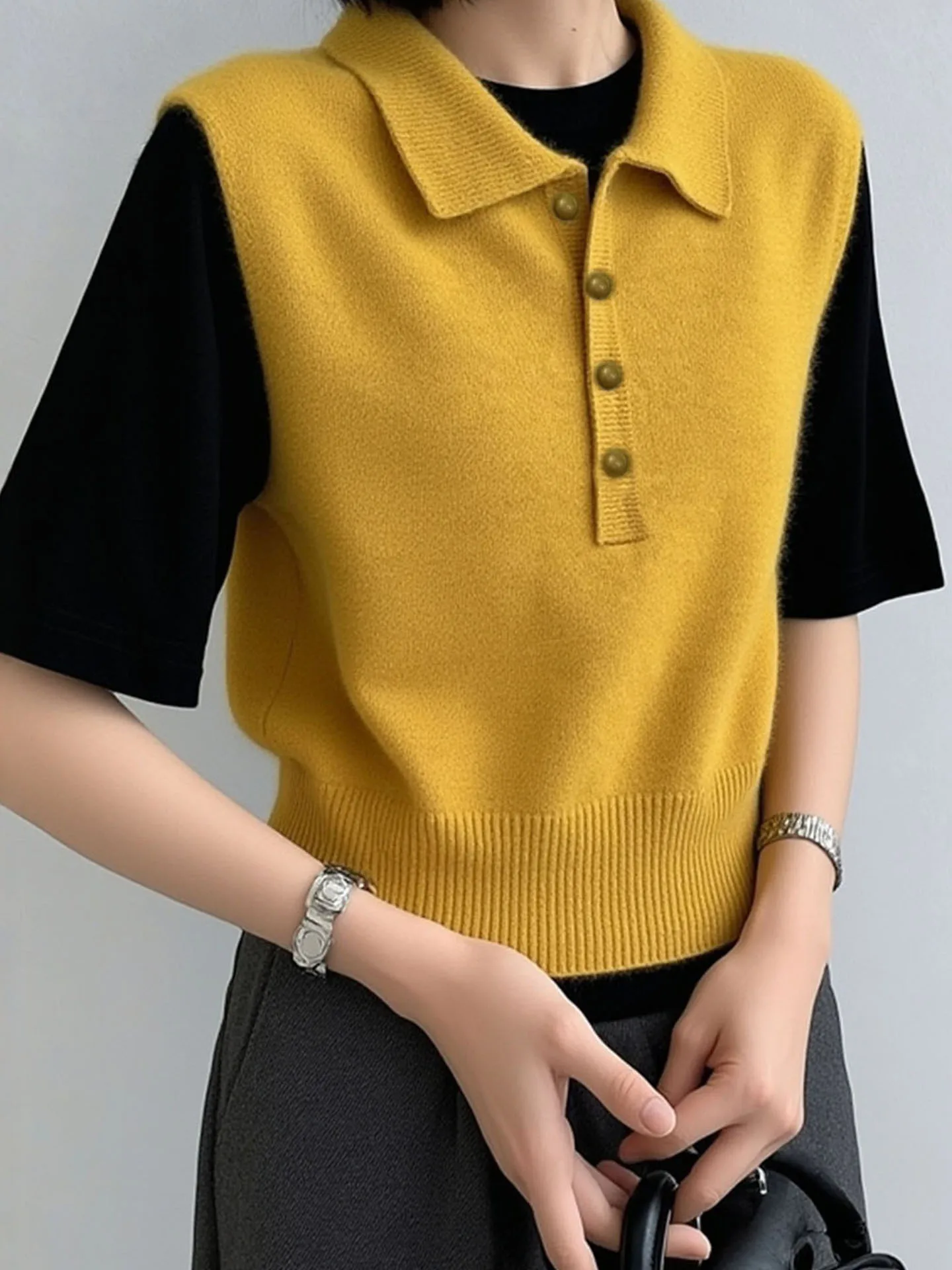 2025 가을 겨울 신상 디자인 감각적인 순색 여성 니트 조끼 레이어링 트렌디 패션 출퇴근용