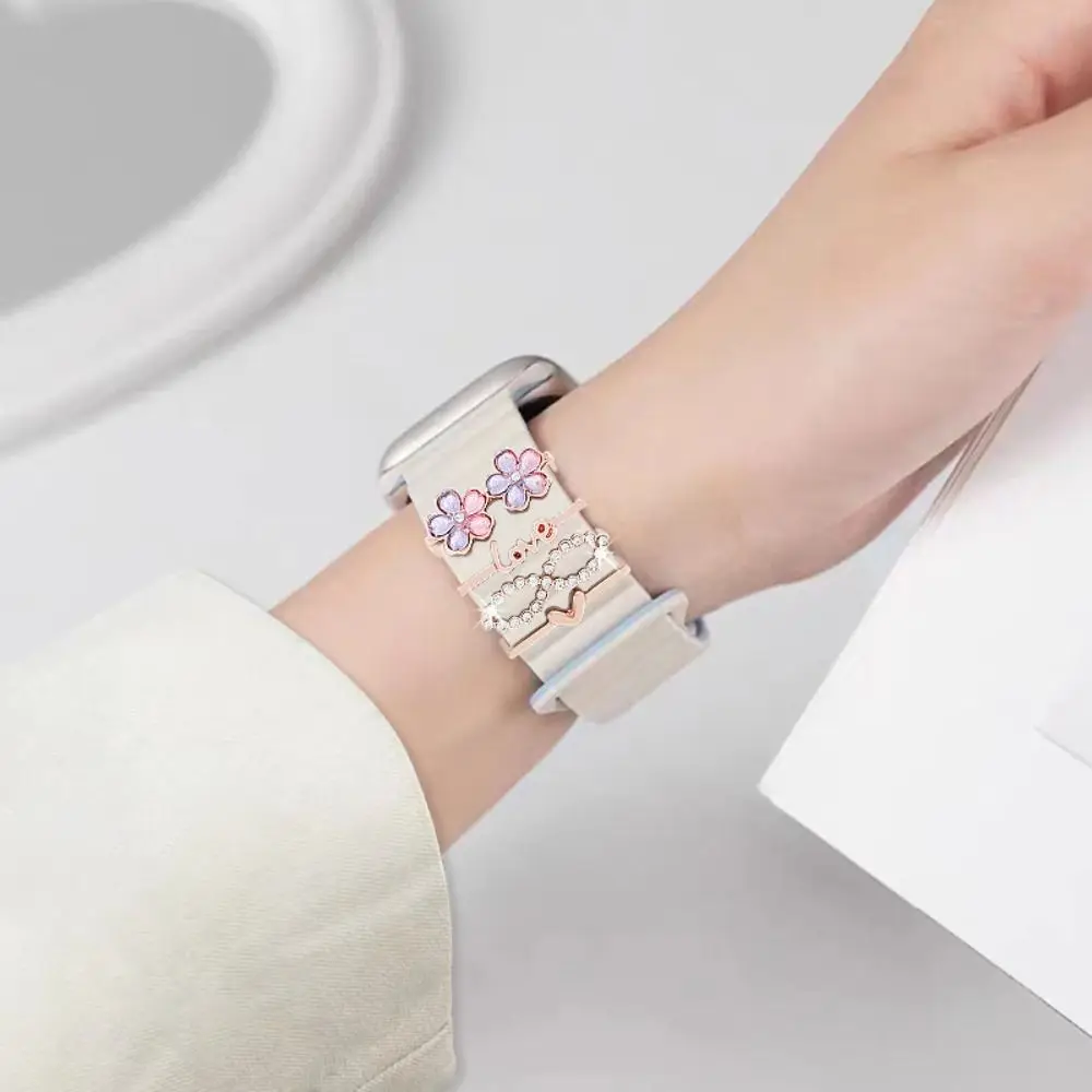 Металлический ремешок для часов, декоративный инструмент в форме сердца, декоративное кольцо, Модный цветочный ремешок, аксессуары для Apple Watch Band для мужчин