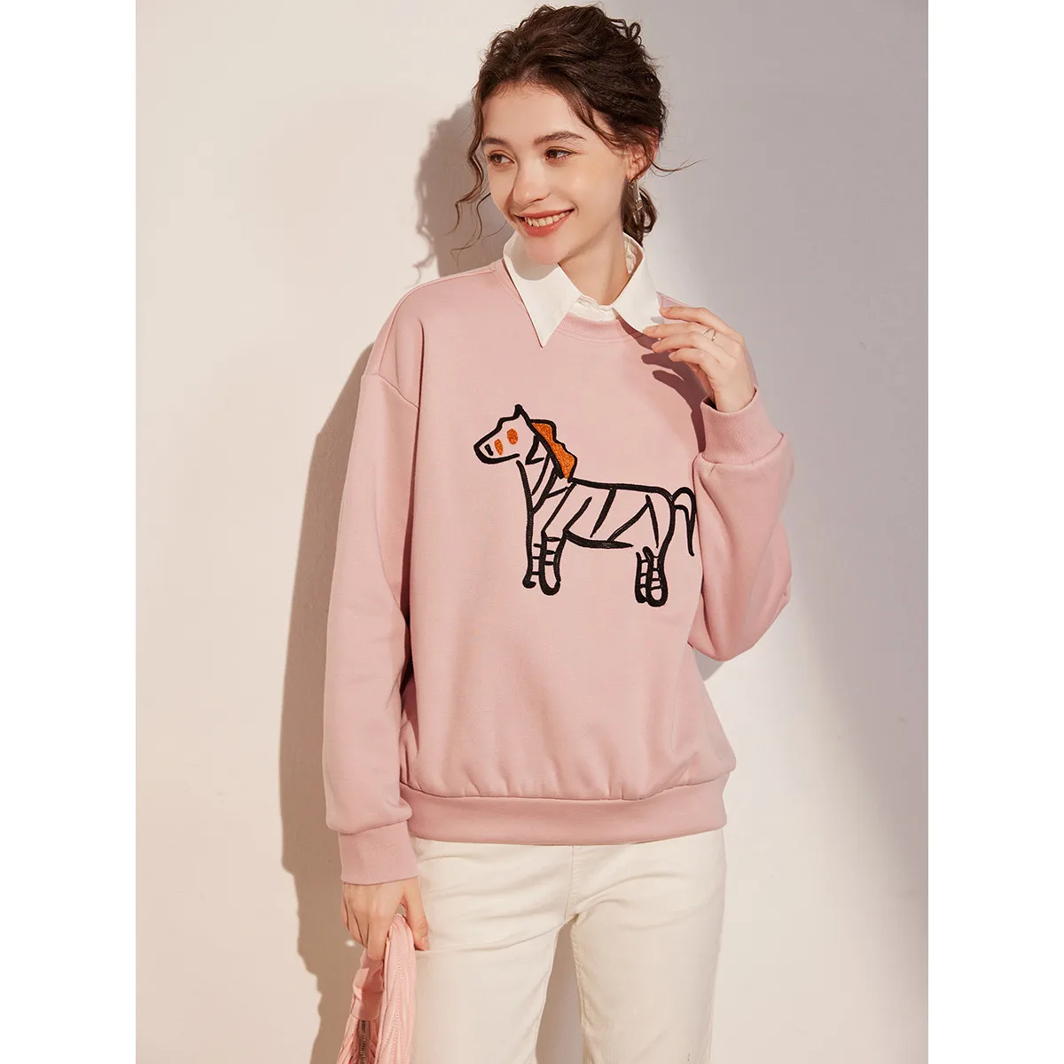 LOUIS YAO 2025 Winter Thick Velvet Round Neck Pony Printed Micro Elastic Shoulder Sleeves Loose Women's Hoodie