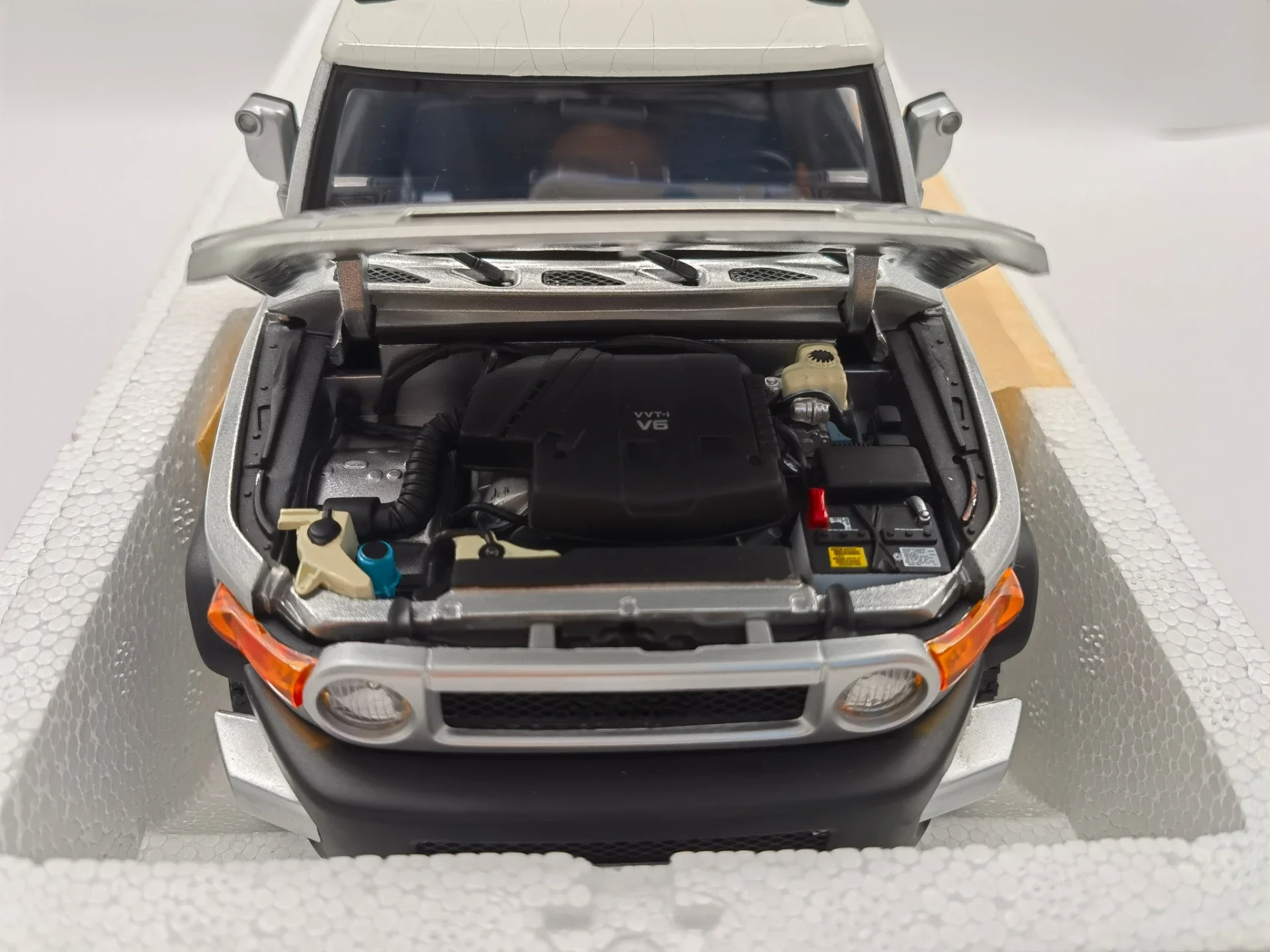 Autoart 1:18 FJ 4.0 V6 2007 SUV Simulation Limited Edition All Open Alloy Metal Static Car Model Toy Gift