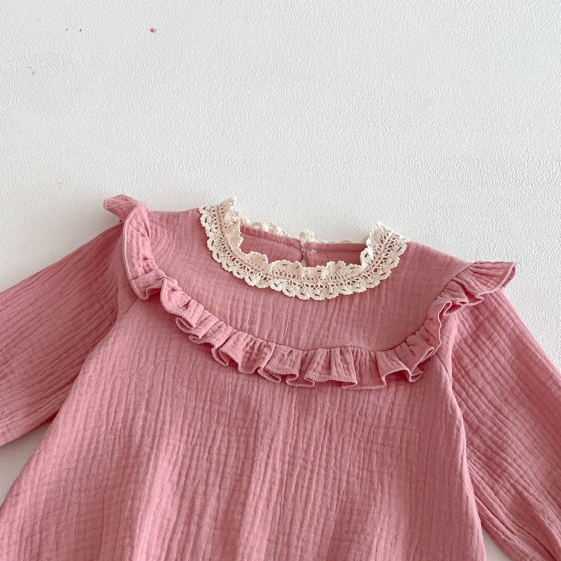 2026 Korean Spring and Autumn Girls Baby Jumpsuit Lace Lotus Leaf Collar Cute Temperament Rompers