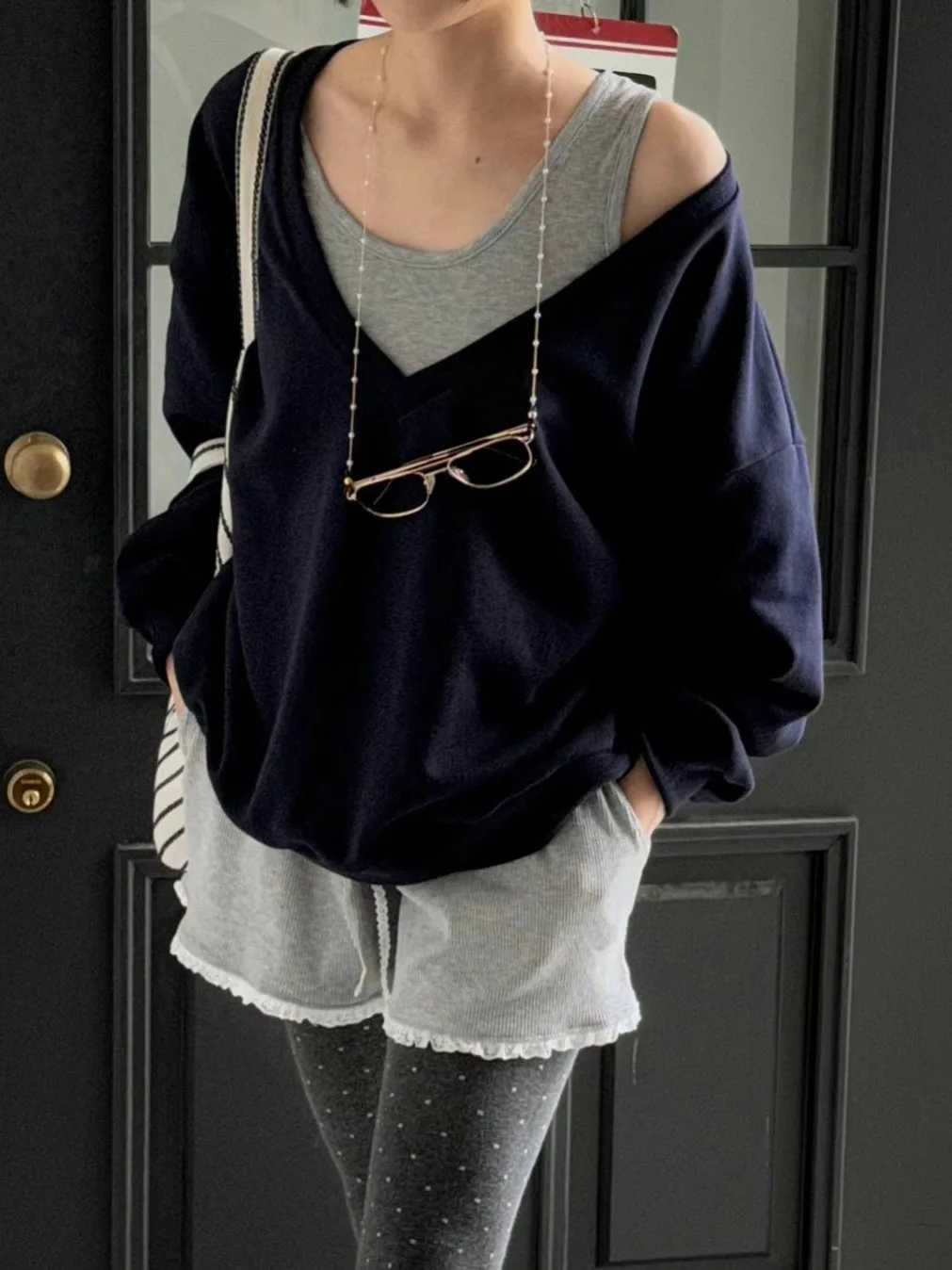 

Стильный осенний комплект: свободный жилет и свитшот для многослойного ношения, повседневный уличный стиль для женщин