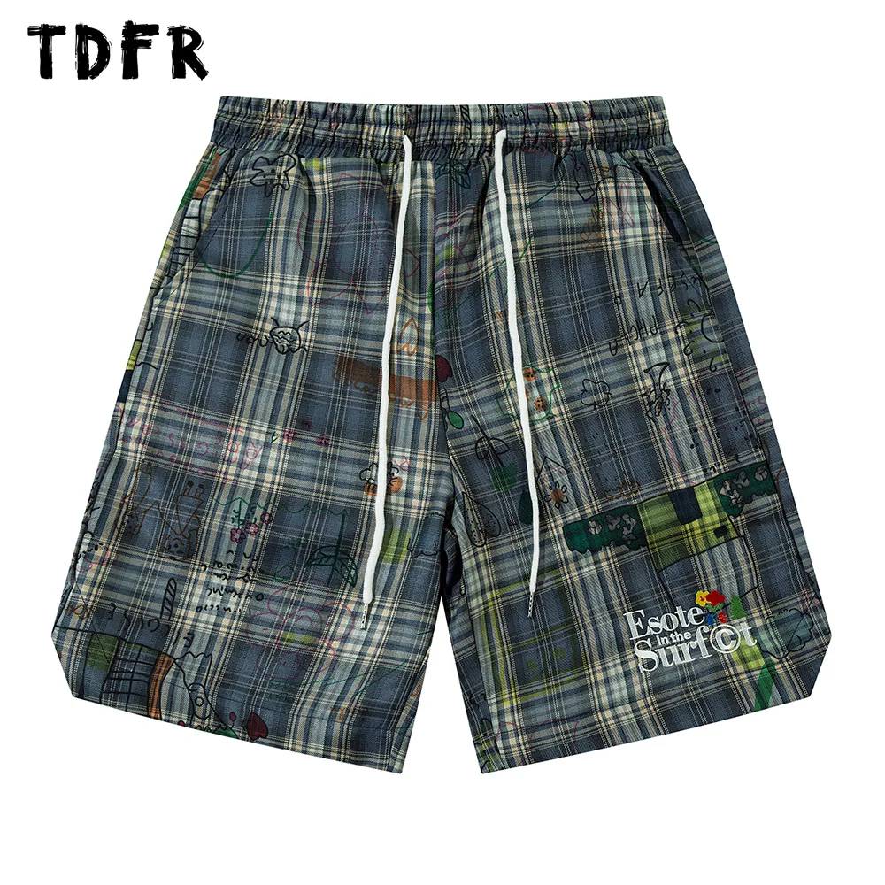

Graffiti Print Plaid Shorts Mens Letter Embroidery Summer Streetwear Elastic Waist Wide Leg Short Pants Men