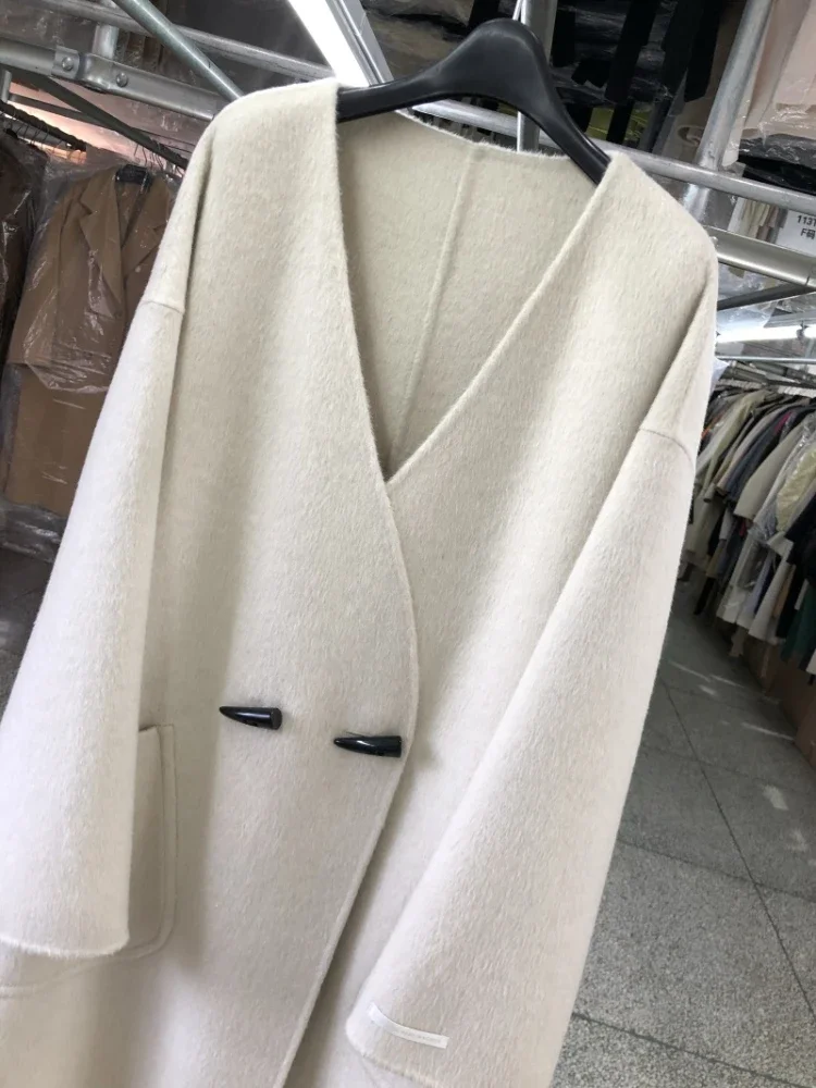 Nuova sciarpa di lana tinta unita Natrual cappotto caldo di lana moda donna scollo a v manica lunga bottone in corno giacca di lana allentata lungo