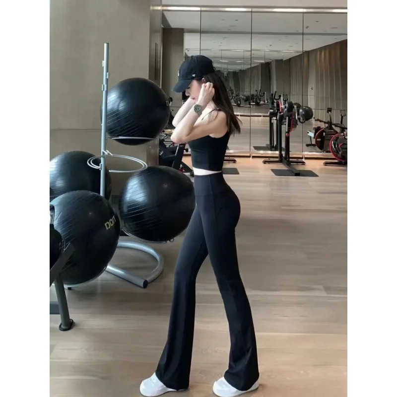 New Luul Yoga Pants - Enhancing Buttocks, Doing Planks, Breathable and Soft Versatile, Slimming and Flattering with Subtle Flare