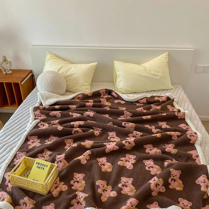 

110x150cm Double Layer Thickened Blanket All Season Cozy Soft Cartoon Bear Pattern Bedspread Machine Washable Durable Bedding