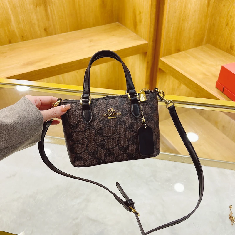 

Premium Leather Diaper Bag Classic Designer Paris Casual Simple Vintage Trendy Design Perfect for Daily Life and Travel