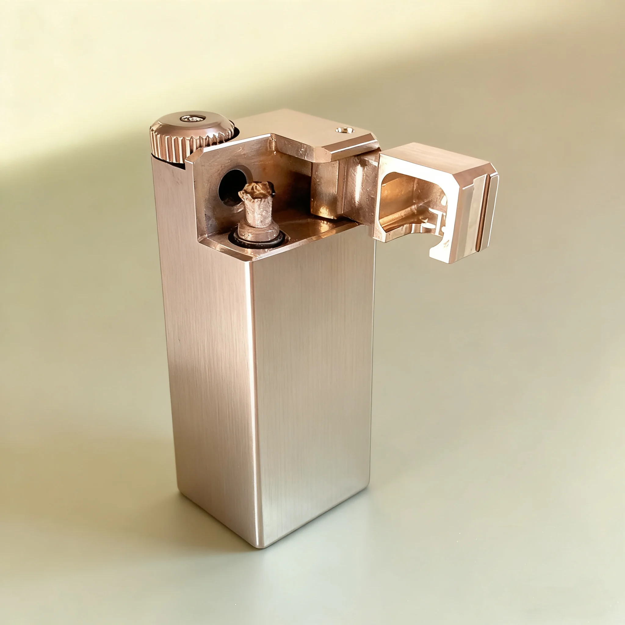 

New Brass Unique Horizontal Flip Cap Kerosiene Windproof Lighter Portable Trench Men's Collectible Gift Lighter