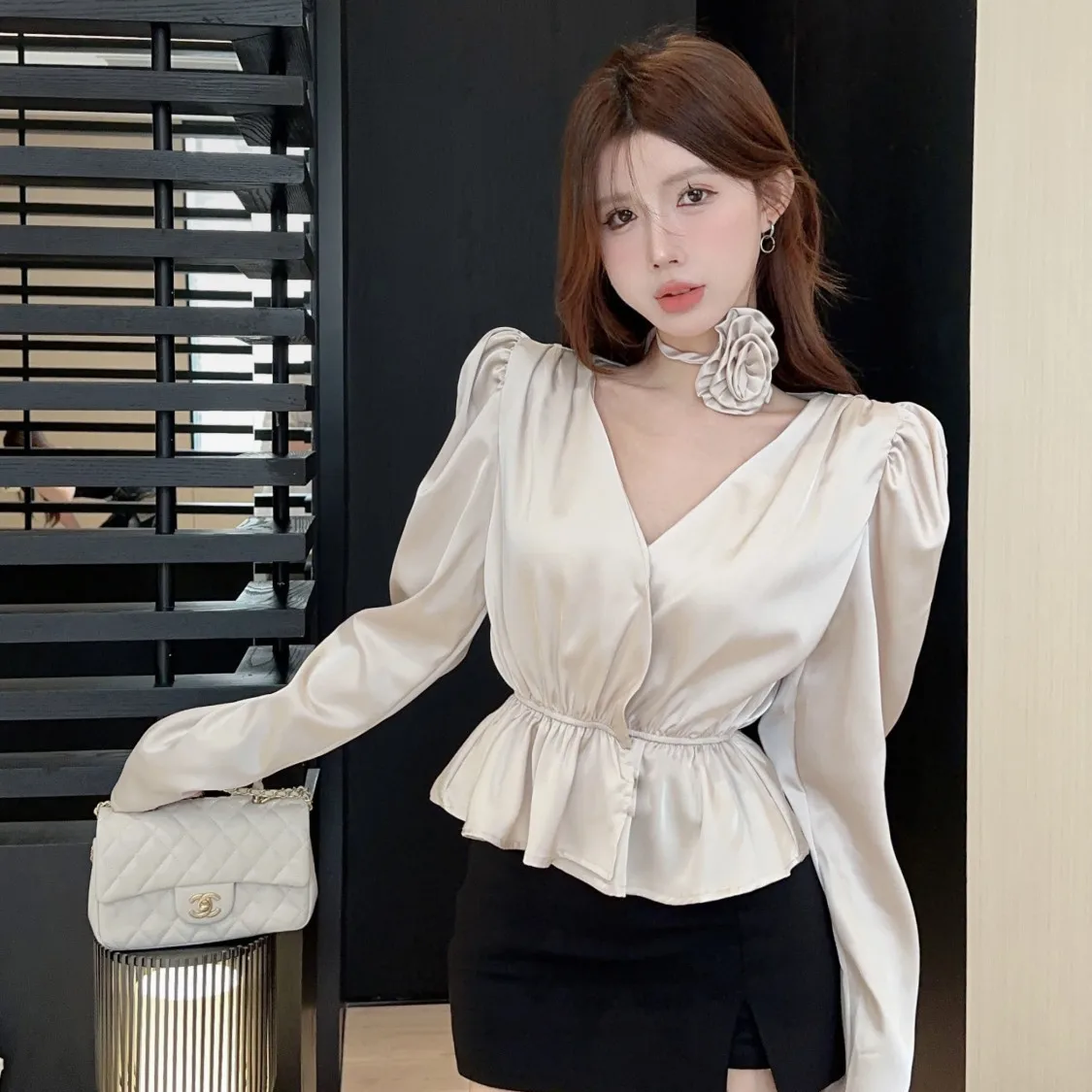 V-neck Long Sleeve Blouses Women Champagne Vintage Slim Elegant High Street Solid Y2k All-match Tops Female Gentle Stylish New