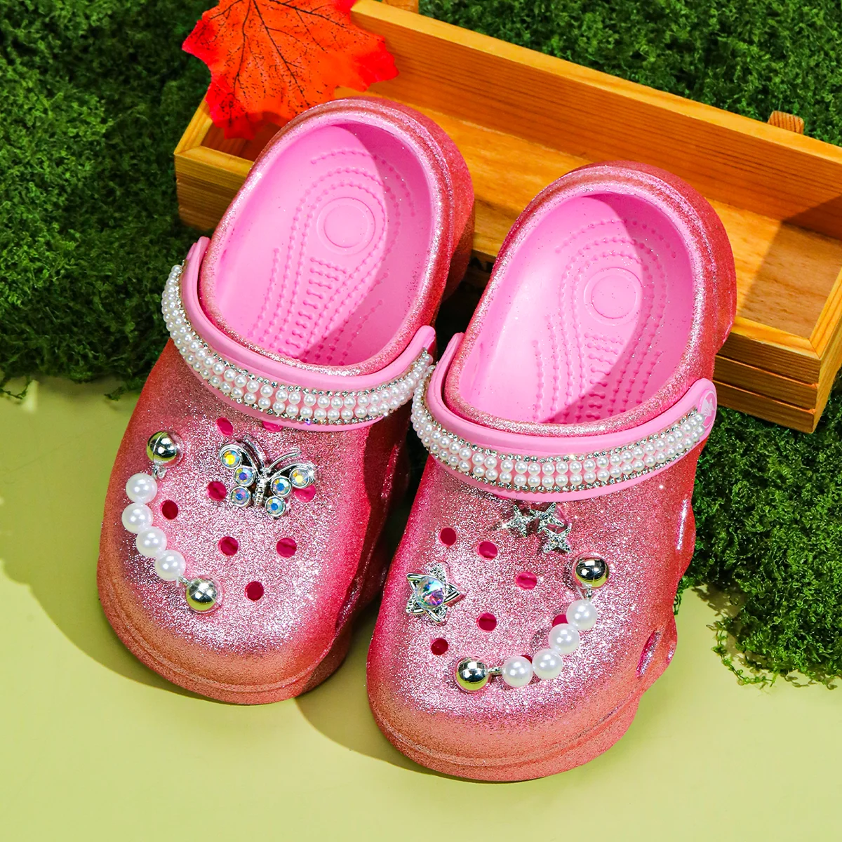 

One-step garden shoes, can be worn in all seasons, shiny thick-soled EVA versatile hole shoes, suitable for the beach 1214