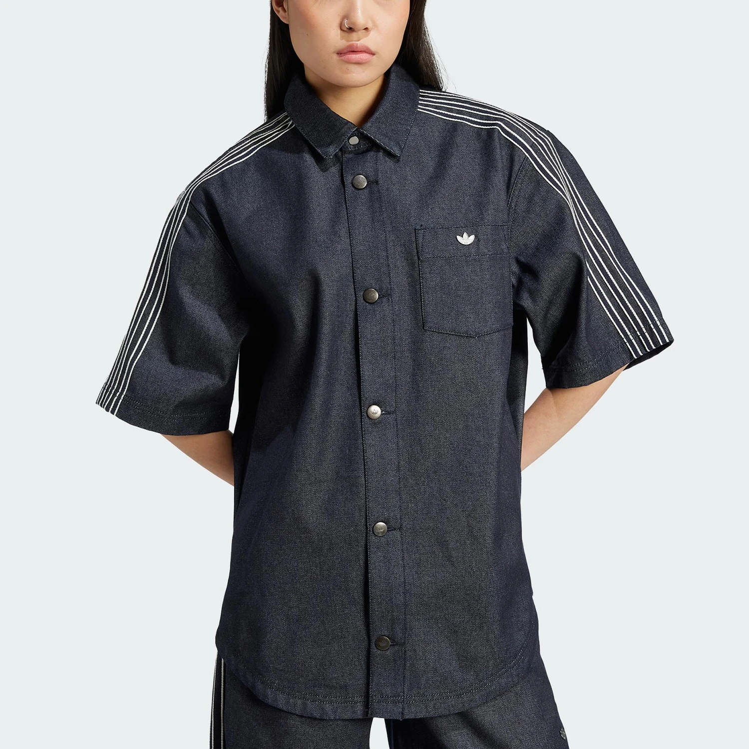 

Оригинальная женская спортивная рубашка Adidas с короткими рукавами и свободным воротником JJ3146