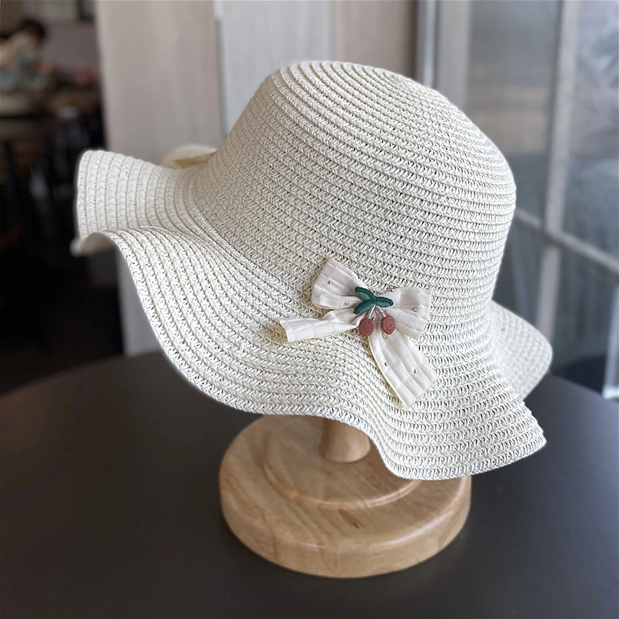 Niedlicher Eimerhut für Babys mit Blumendruck, stilvolle Strandkappe mit breiter Krempe und Sonnenschutz und passender Tragetasche