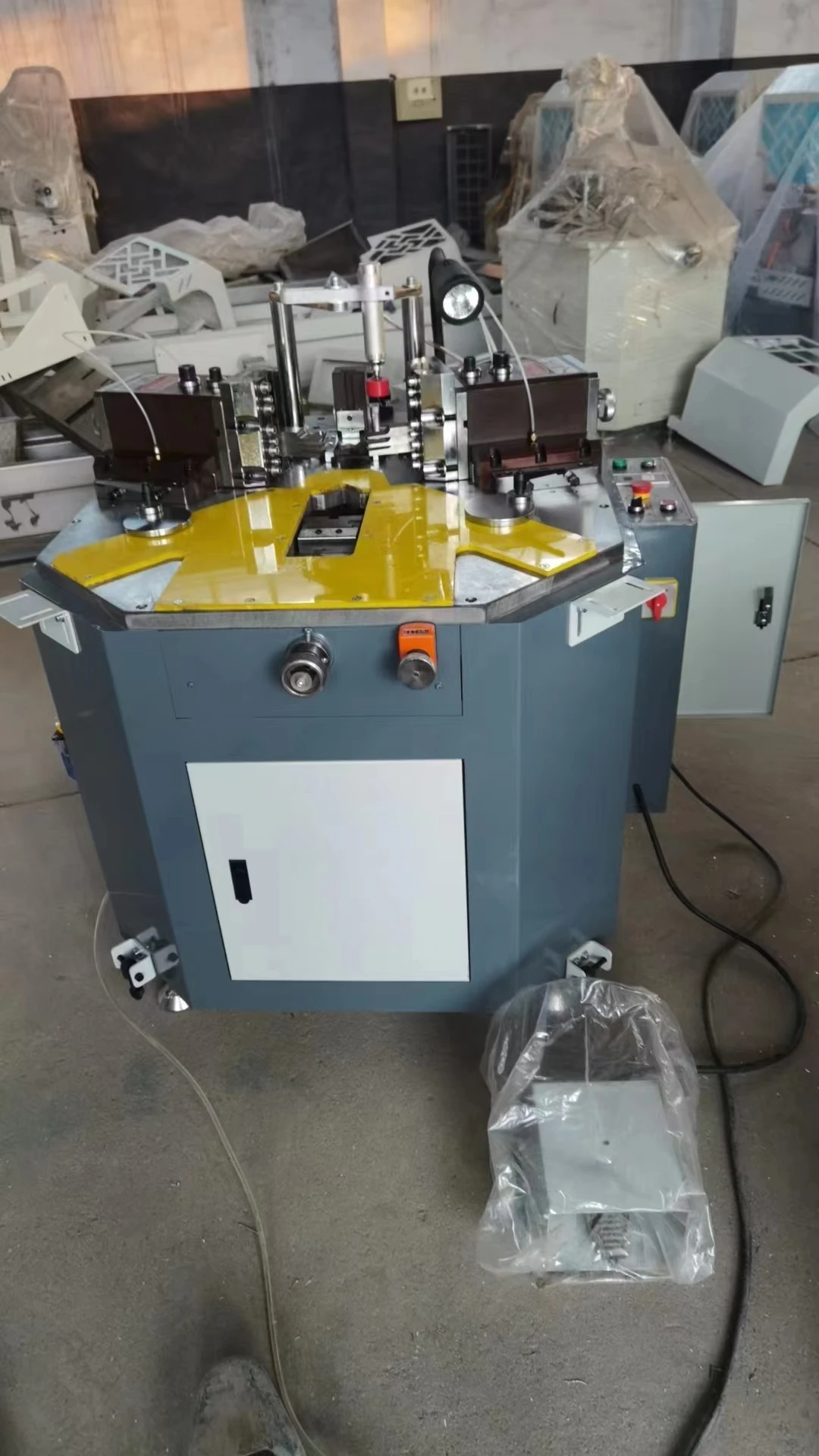 China Factory Hot Aluminum Profile Door And Window Automatic Corner Crimper Machine
