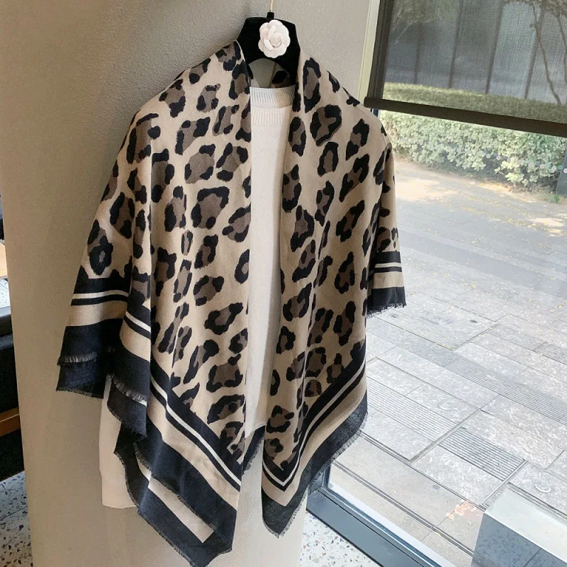 Retro Light Luxury Warm Skin-friendly Velvet High-end Sense Versatile Scarf Scarf Air-conditioned Room Shawl Square Scarf Scarf