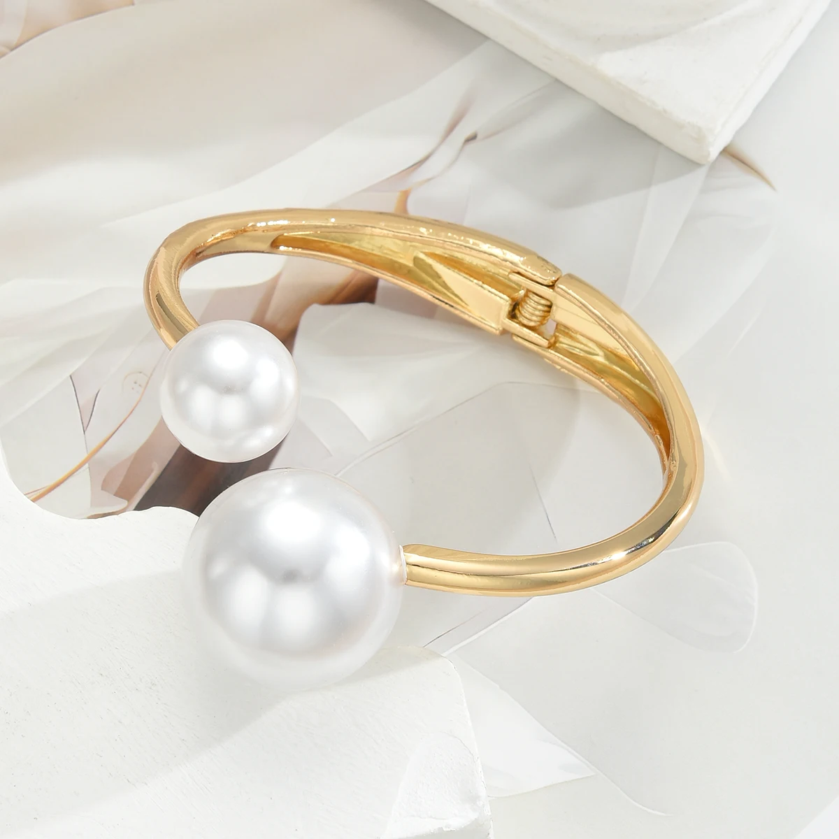 بسيطة كبيرة حبات اللؤلؤ الذهب اللون أساور للنساء الشرير مبالغ فيها هندسية السلس سوار موضة ارتداء اليومي مجوهرات هدايا