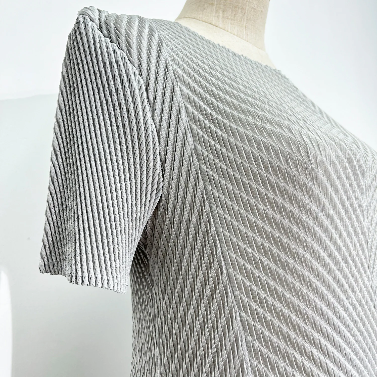 ミヤケプリーツ2025ドレスサマーモデルファッショナブルな気質デザインセンス快適なエイジング薄手ミドル丈バッドスカート