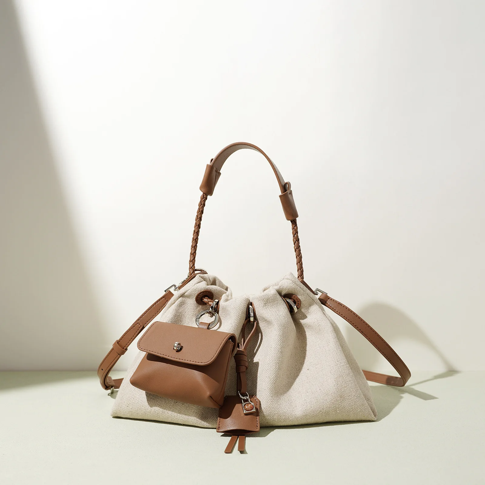 

2026 new women's handbag, simple and versatile casual bag, fashionable single-shoulder crossbody bag, drawstring mother bag