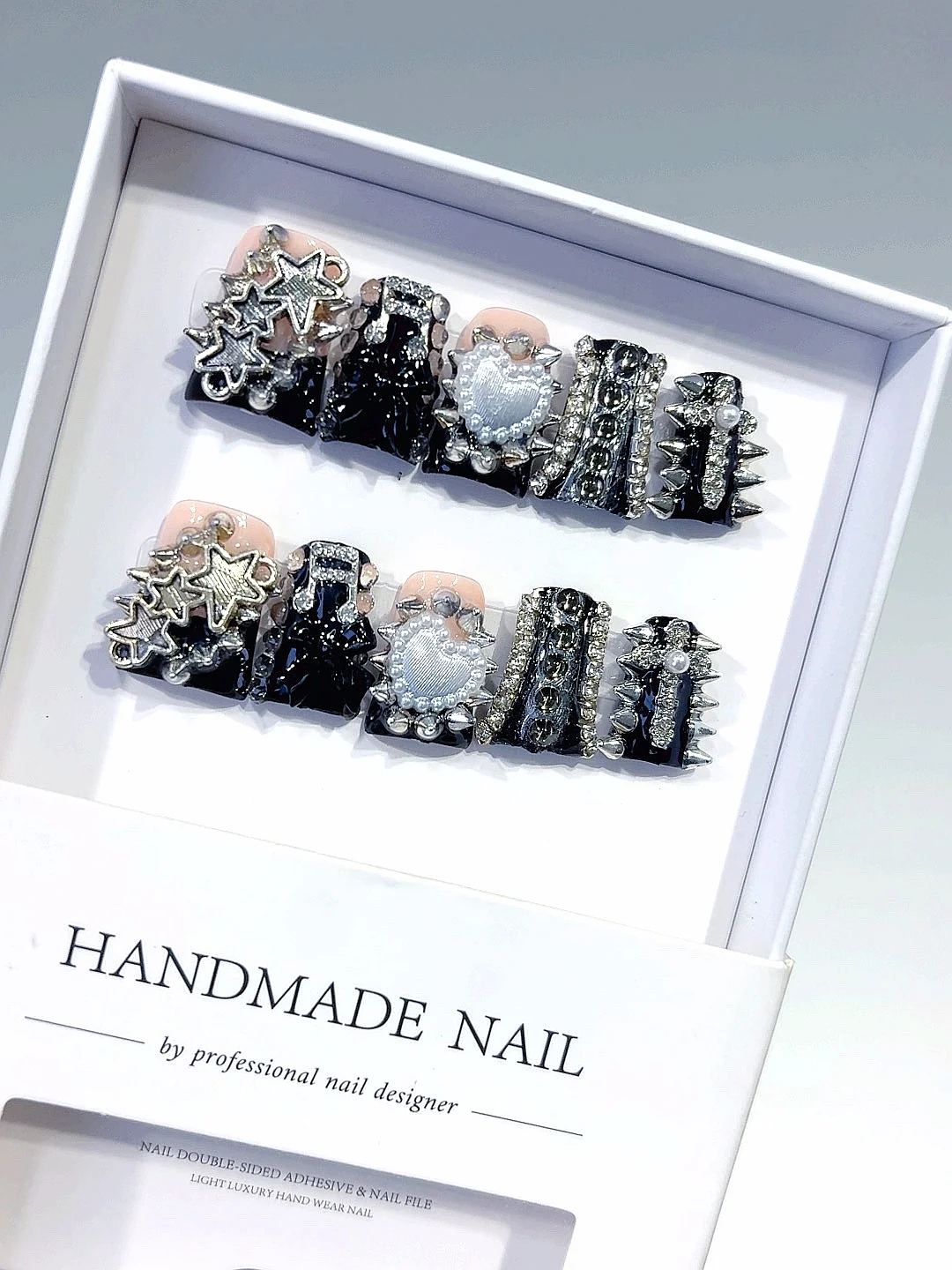 

Heart-Shaped Rivet Rhinestone Personalized Nail Art Fashion Manicure (L221)