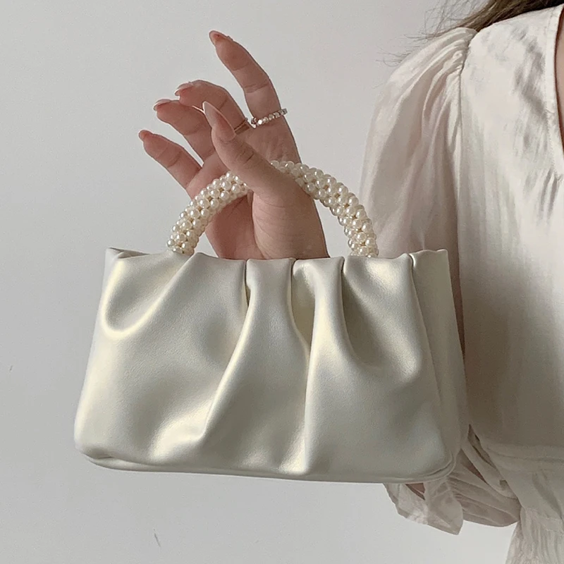 

Модные женские сумки на руль, новинка 2024, плиссированная сумка через плечо в форме облака, Портативная сумка через плечо с жемчужными ручками для девушек, модель SD047